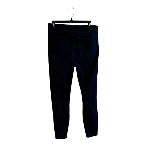 PAIGE Hoxton skinny jeans in a dark wash. size 31 - Picture 3 of 4